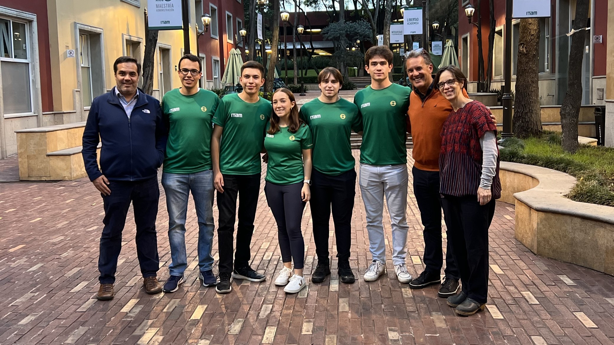 Jóvenes mexicanos viajan a Hong Kong para la olimpiada de economía y finanzas